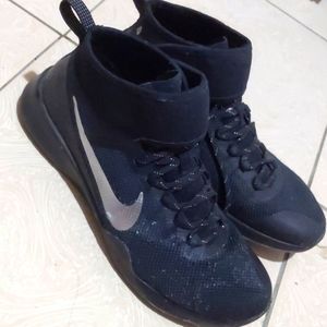 Nike Air Zoom Strong 2 size 8